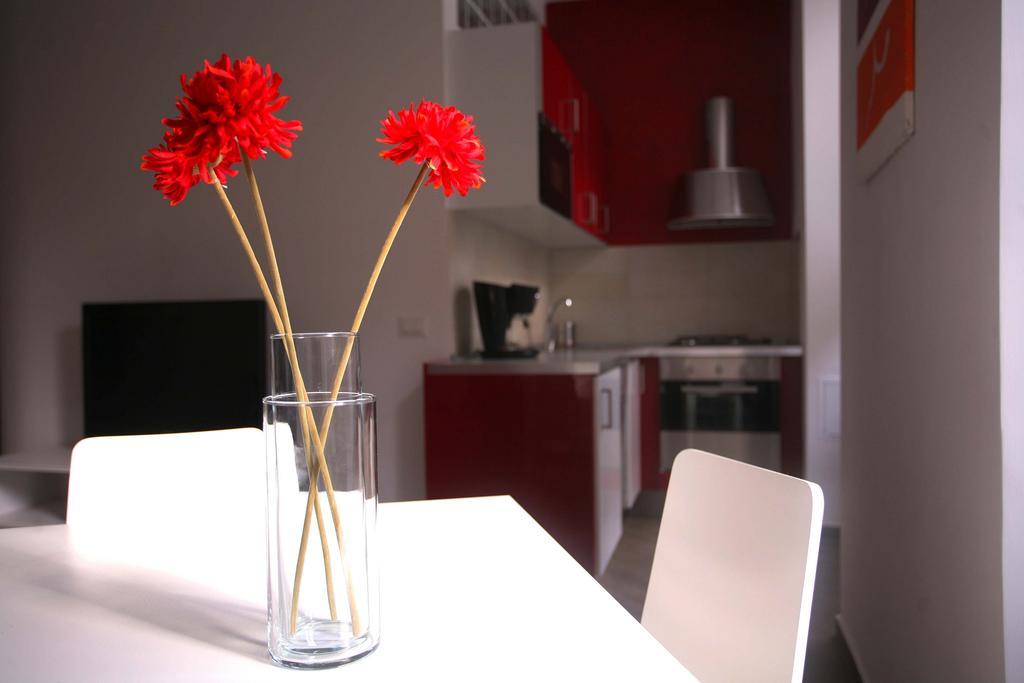 Red Flat In Rome Apartment Bilik gambar