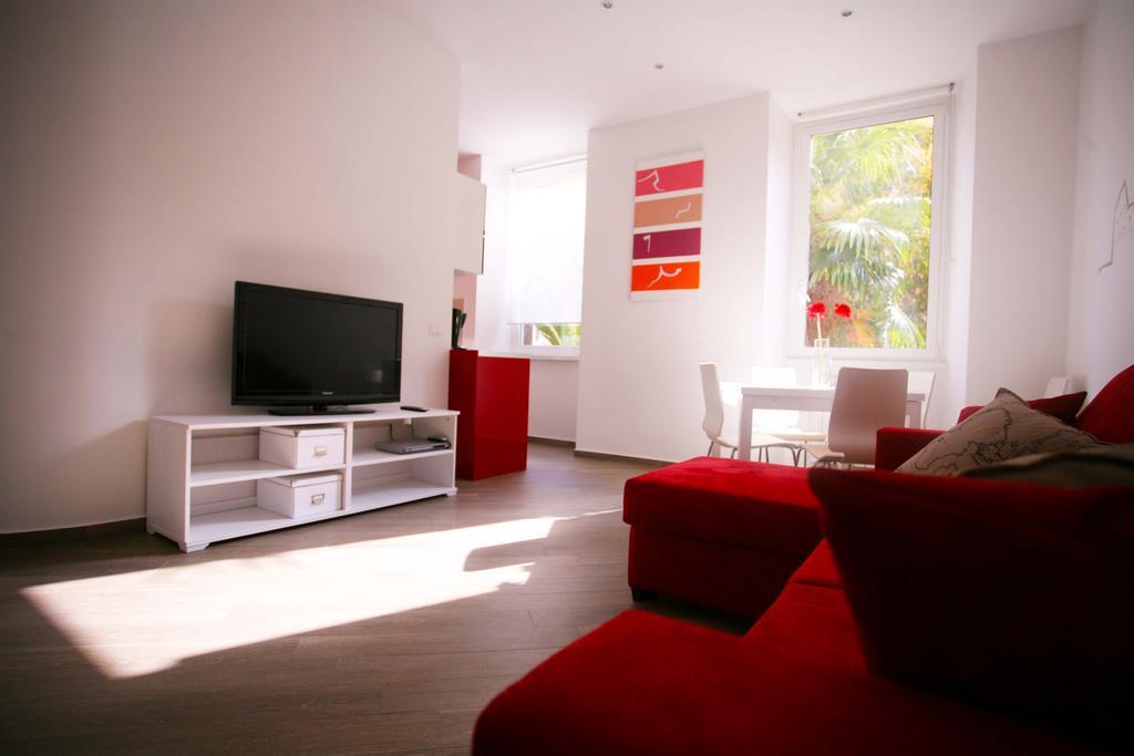 Red Flat In Rome Apartment Bilik gambar